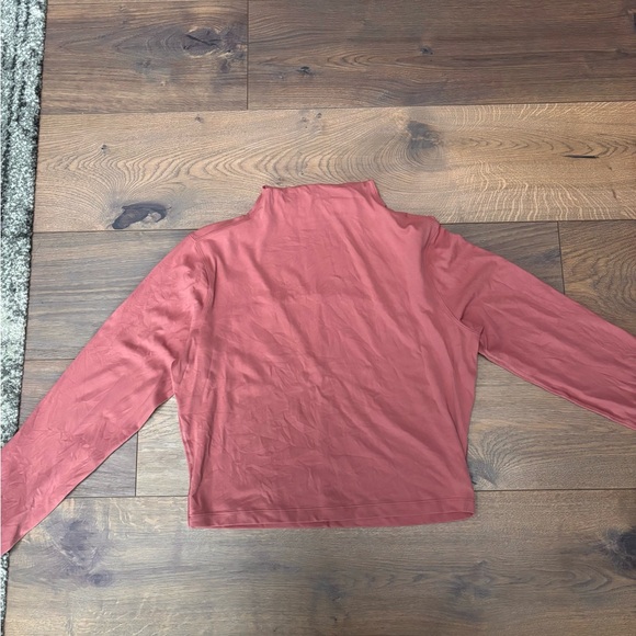 Lululemon nulu tee - Picture 3 of 4